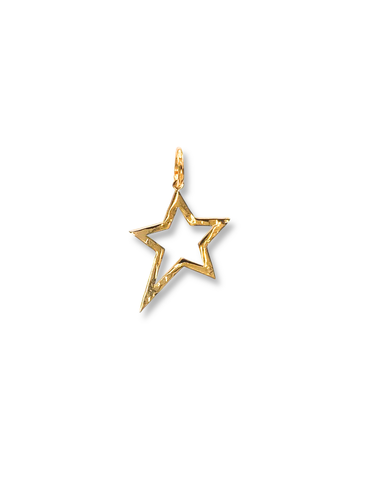 Los oro Shooting Star colgante dije sm de JAREDJAMIN Joyería Online features a hammered texture, cut-out center, y top loop. This 18K oro plated dije is shown against a plain fondo blanco.
