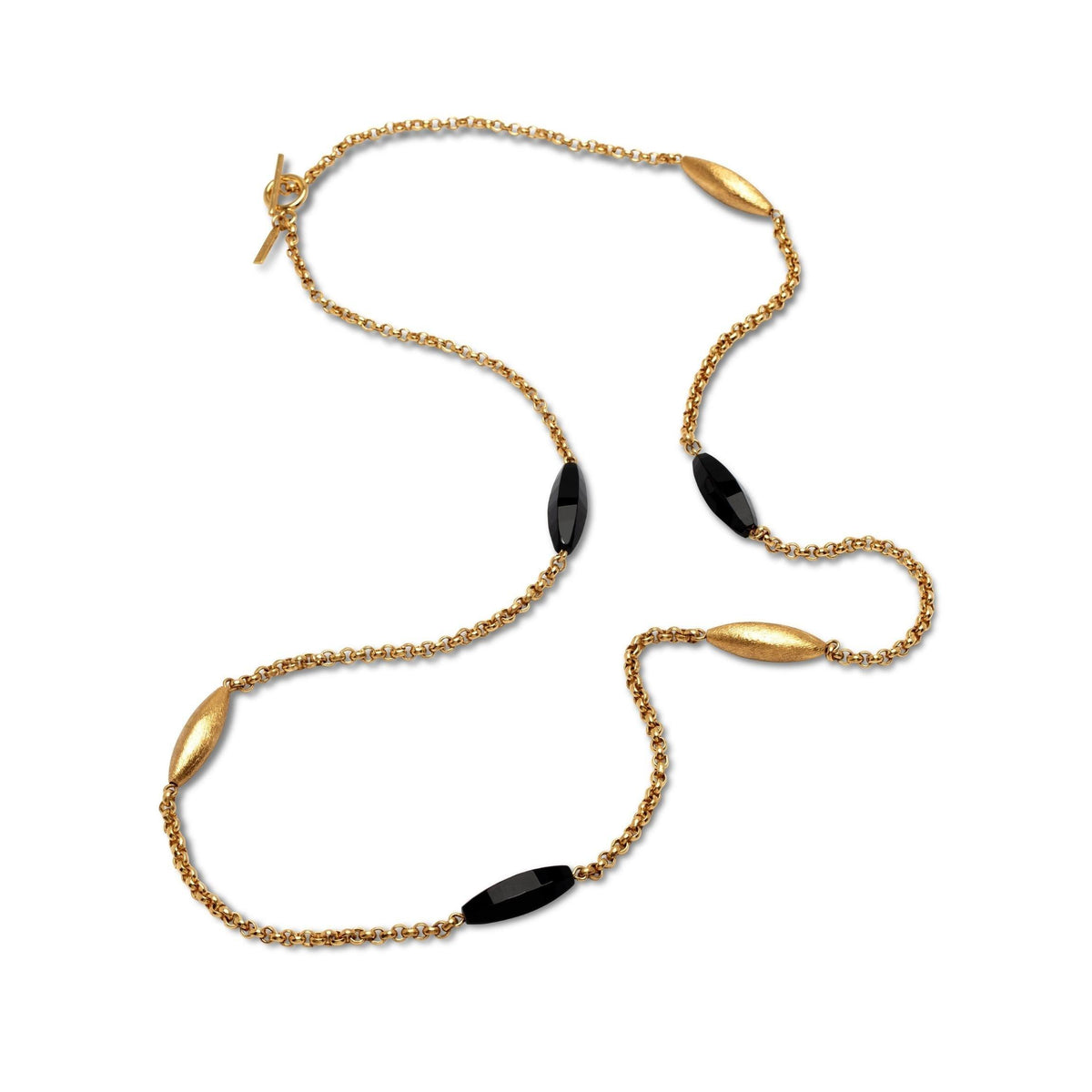 Los Zeppelin Luna Onyx collar de JAREDJAMIN Joyería Online features alternating elongated oval links, three mate 18k oro beads, y two glossy black beads in an asymmetrical design con a bar-and-anillo toggle clasp, mostrado sobre a fondo blanco.