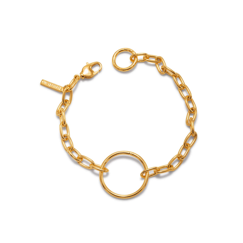 ゴールド チェーン Reaction Ellipse ブレスレット JAREDJAMIN製 ジュエリーオンライン 特徴とする elongated links, a ラウンド open リング centerpiece, 18K ゴールド plating, lobster clasp,と"PINKCITY" tag—styled flat の上の 白い背景.