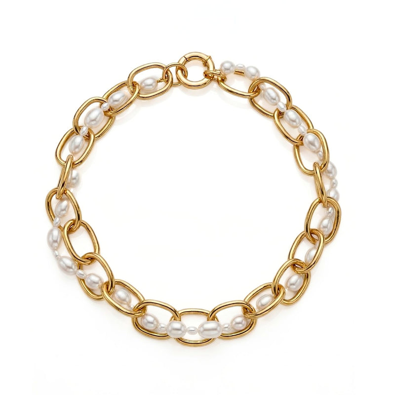 Hand-assembled in our West Hollywood studio, the Gold Billie and Pearl Chain Necklace juxtaposes sculpted oval links with irregular freshwater pearls. Crafted in small batches with eco-conscious intent. Style Note: shifts from tailored suiting to silk slips.