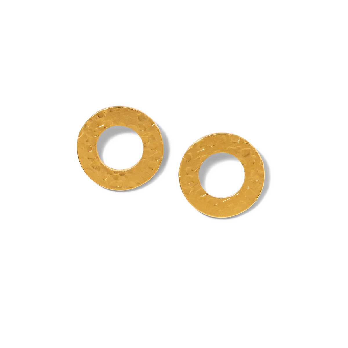 JAREDJAMIN oro Colorado pendientes: 1-inch (3 cm) hand-hammered 18k bañado en oro circular post pendientes.