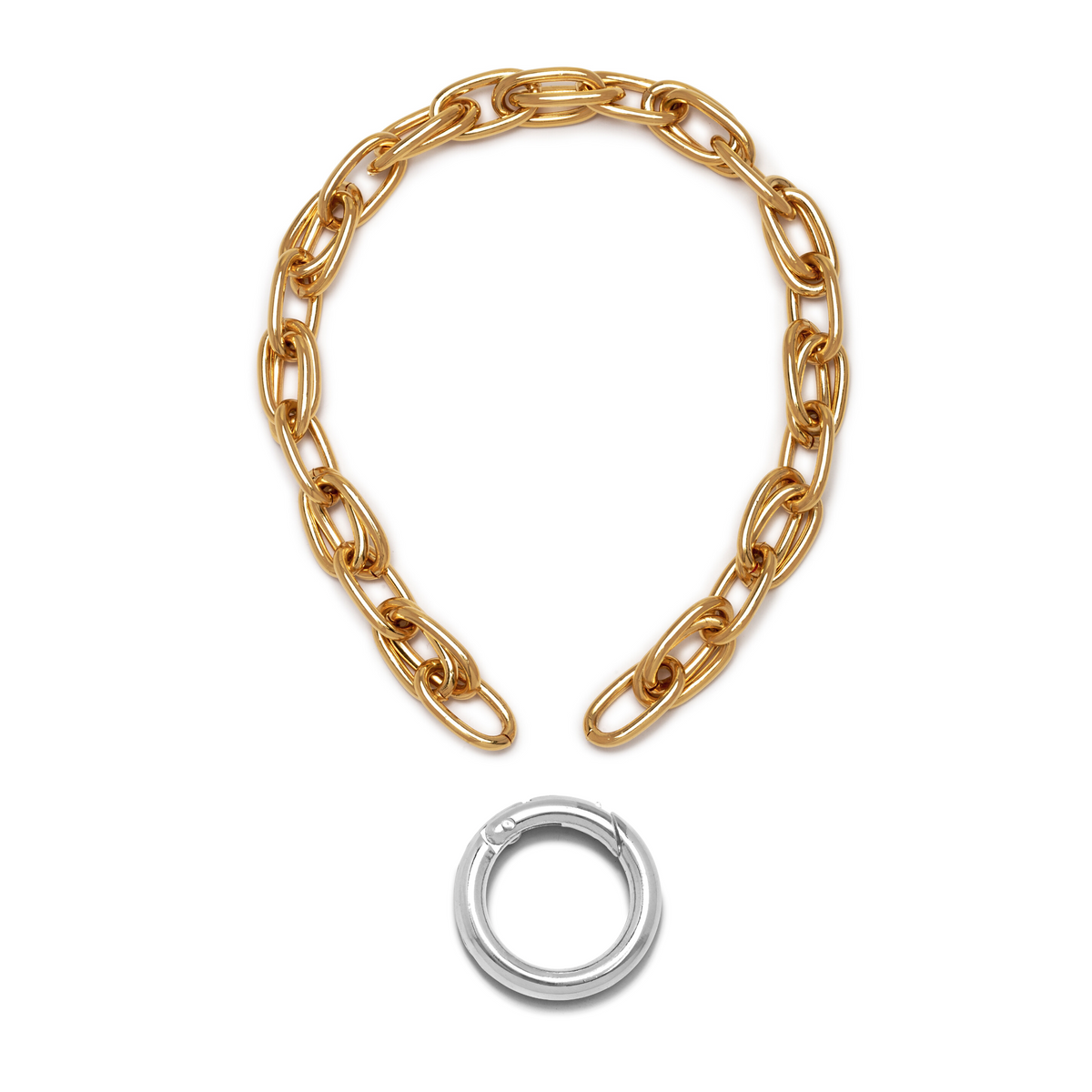 Los Two Tone Everly Every-Other collar de JAREDJAMIN Joyería Online, con large oval 18K oro plated links y a removable clasp, is shown en un loose semicircle above a small round plata aro pendiente on white.