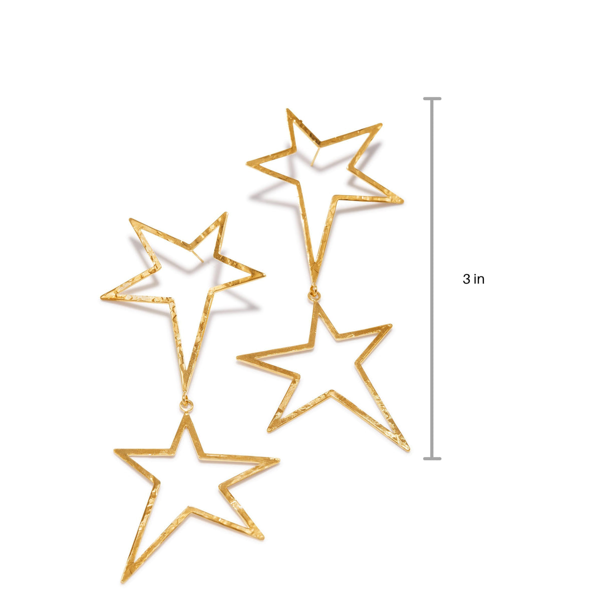 Les JAREDJAMIN Bijoux en Ligne or Shooting Star Dust Dangle Post boucles d'oreilles présentent three texturé open star shapes in 18k or, measuring 3 inches long. montré sur a fond blanc avec a labeled measurement line.
