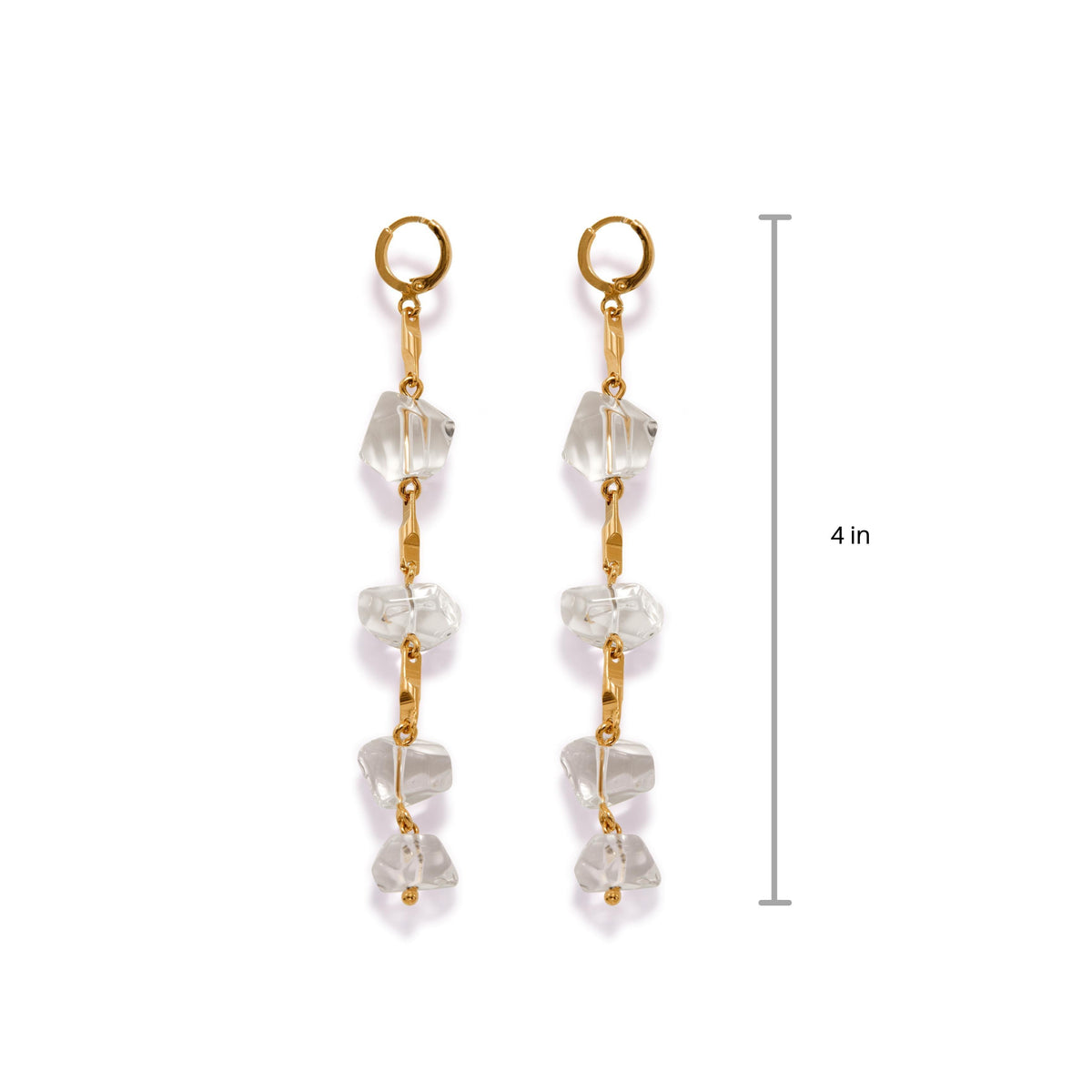 Les Ice Dangle or Leverback boucles d'oreilles par JAREDJAMIN Bijoux en Ligne présentent five clear, irregular cristal beads on each 4-inch, or-tone 18K plaqué or boucle d'oreille, shown vertically sur un fond blanc.
