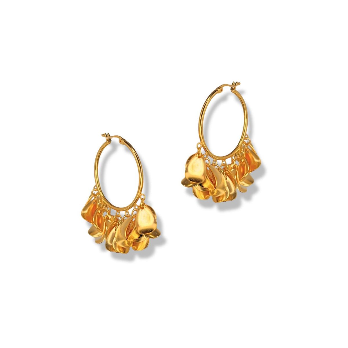 Les or Large Petali Click-Top créole boucles d'oreilles par JAREDJAMIN Bijoux en Ligne présentent 18K plaqué or petal-shaped breloques et a seamless closure, montré sur a fond blanc avec élégant shadows that highlight their decorative shine.