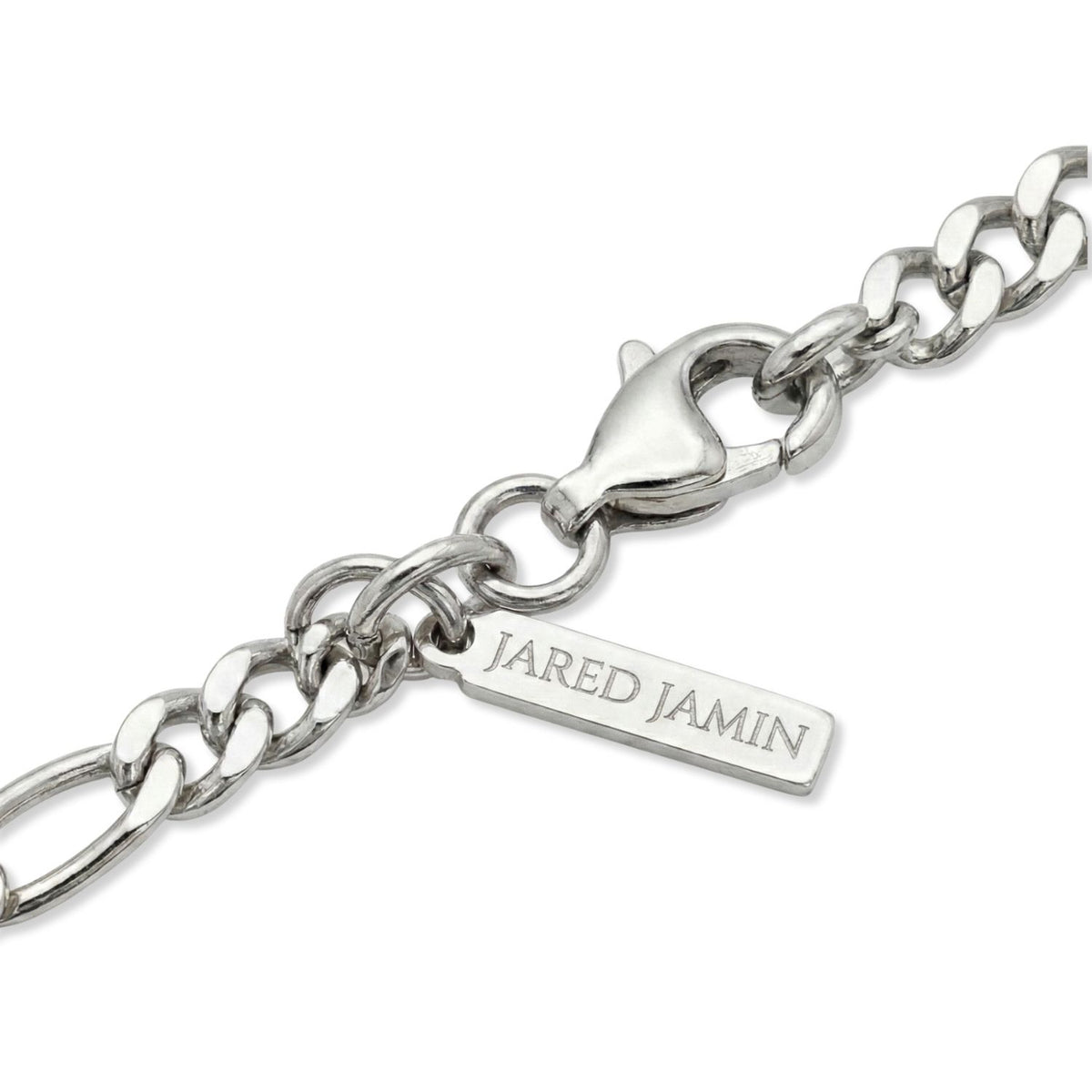primer plano of the plata Finley-Figaro cadena pulsera de JAREDJAMIN Joyería Online, con pulido oval links, a lobster clasp, y a branded tag reflecting light against a fondo blanco.