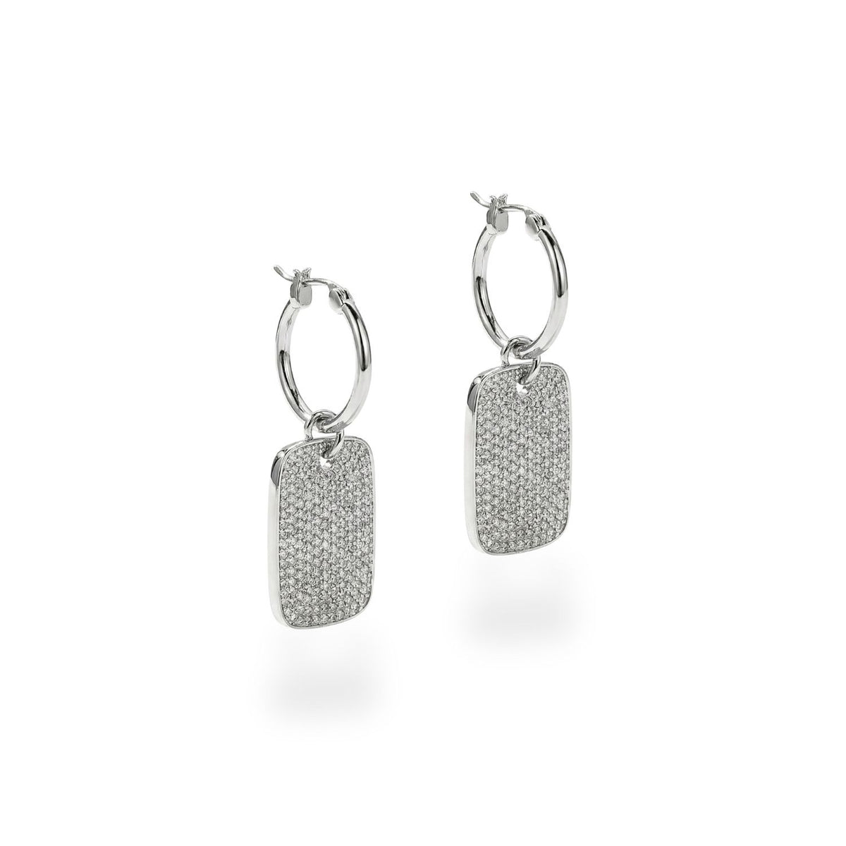 JAREDJAMIN Bijoux en Ligne's argent Robin Pave breloque créole boucles d'oreilles présentent argent-plated créoles avec detachable rectangular, pavé-set breloques encrusted avec sparkling stones—ideal for everyday wear et montré sur a fond blanc.