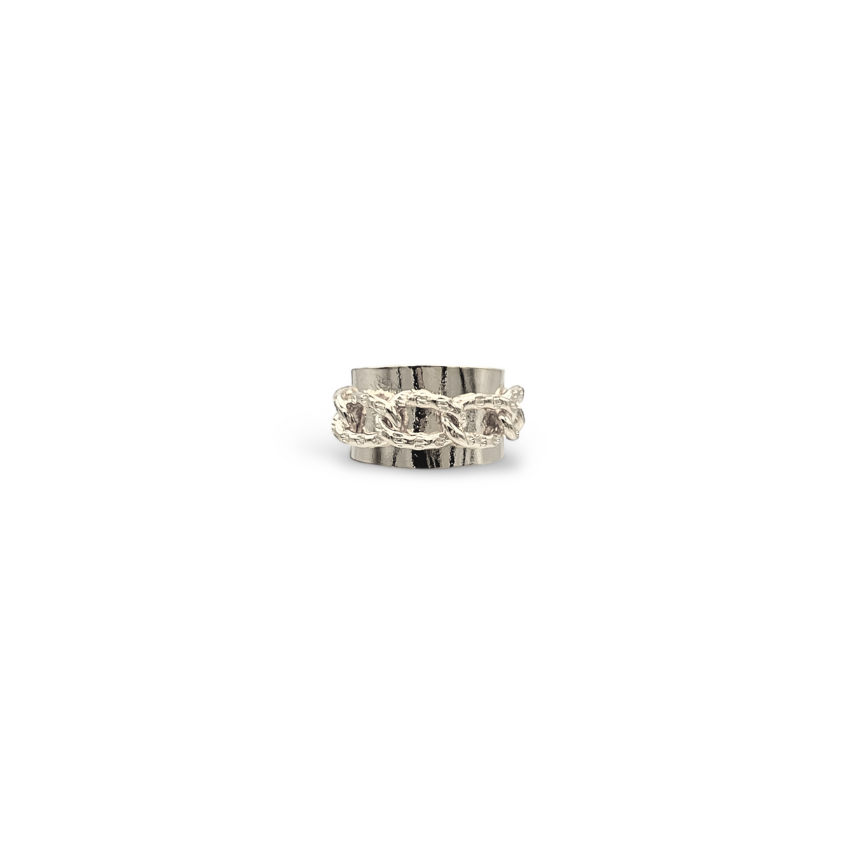Los White Rhodium | plata Charlie cadena Mens anillo de JAREDJAMIN Joyería Online features a pulido, reflective surface con a cadena-like design around the center y a white rhodium plate, photographed sobre un plain fondo blanco para un sleek look.
