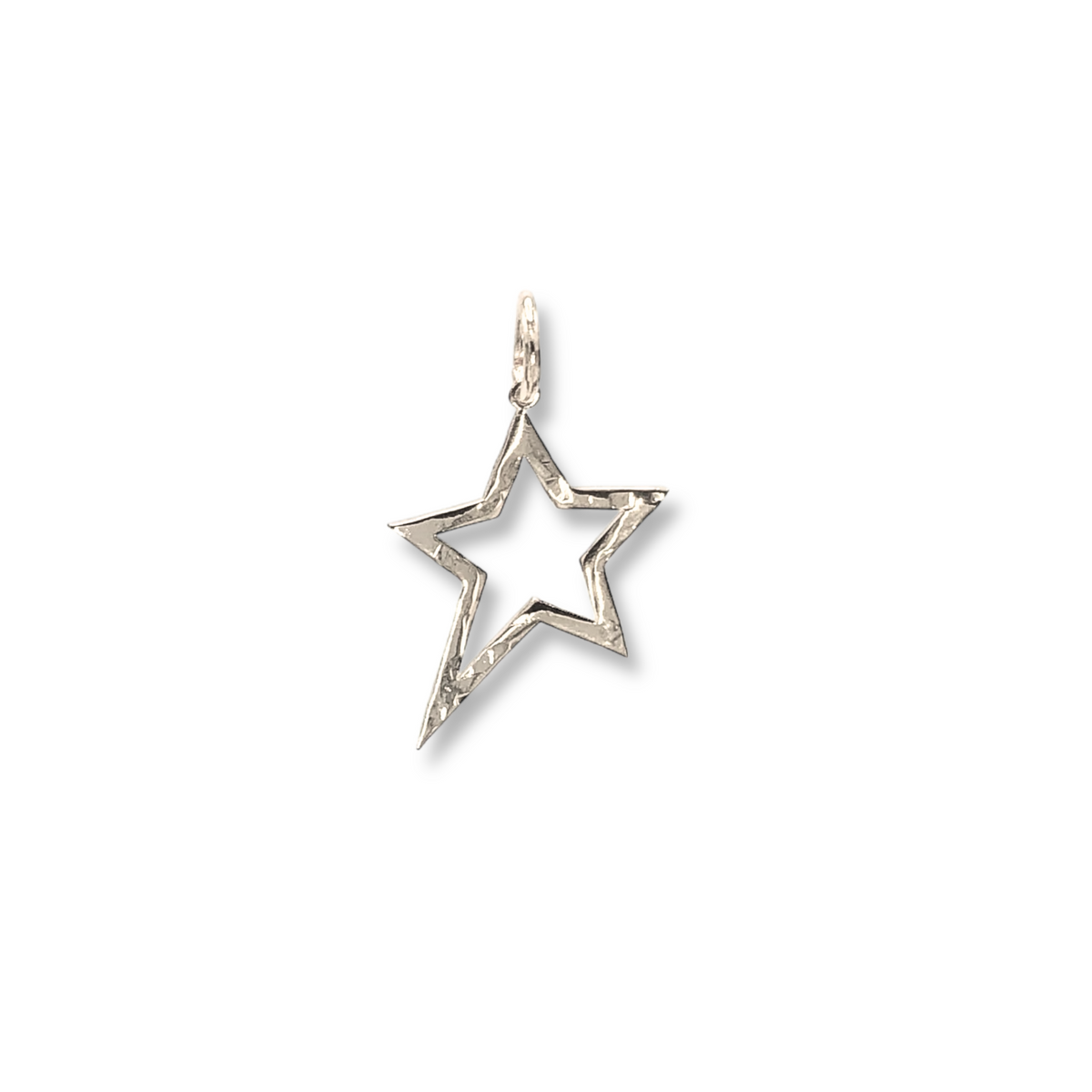 Los plata Shooting Star colgante dije sm de JAREDJAMIN Joyería Online features a rhodium-plated, hollow five-pointed star con texturizado edges y a top loop—perfect as a unique collar dije. mostrado sobre a plain fondo blanco.