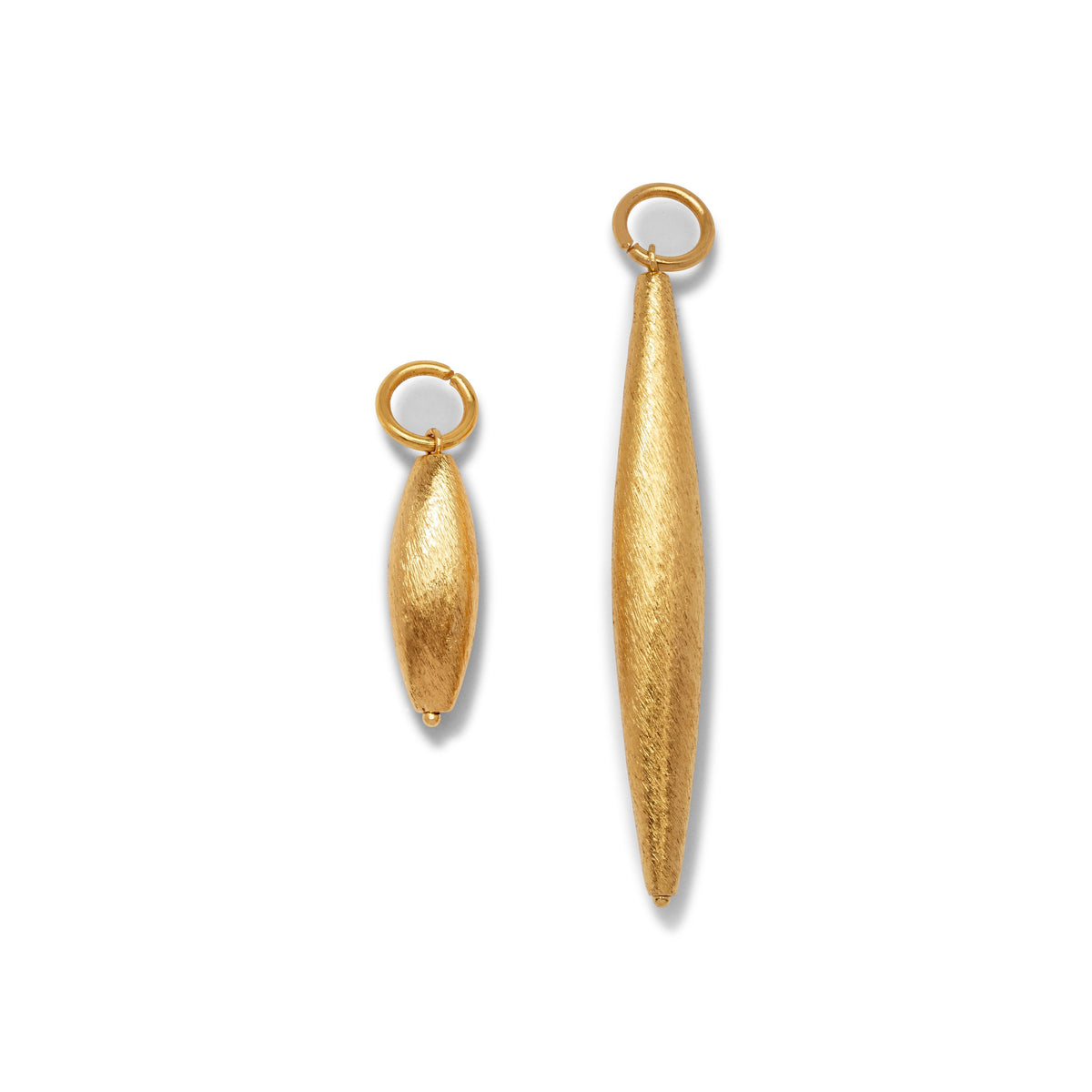 Two elongated oval oro Zeppelin collar colgante dijes de JAREDJAMIN Joyería Online, con signature brushed finishes y small circular loops, displayed side by side. Artisanal, sustainable de lujo crafted in small batches in West Hollywood.