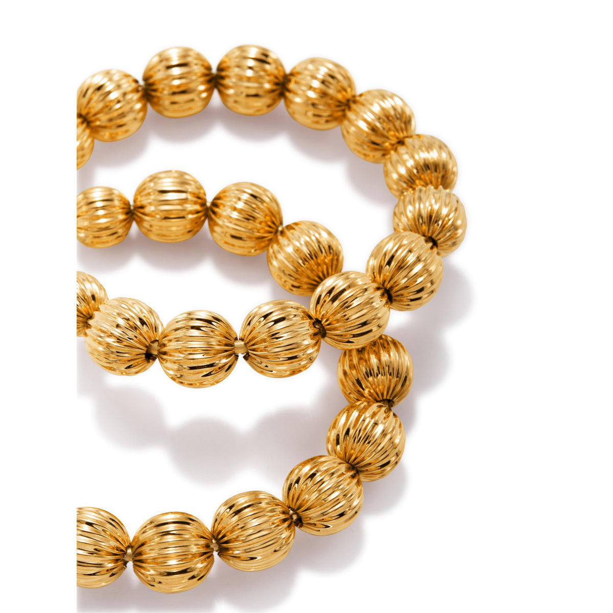Un pair of Large or Lantern créole Post boucles d'oreilles par JAREDJAMIN Bijoux en Ligne is arranged sur un fond blanc. Les 18k or plated boucles d'oreilles overlap slightly, casting soft shadows et showcasing their élégant, ribbed Lantern Bead design.