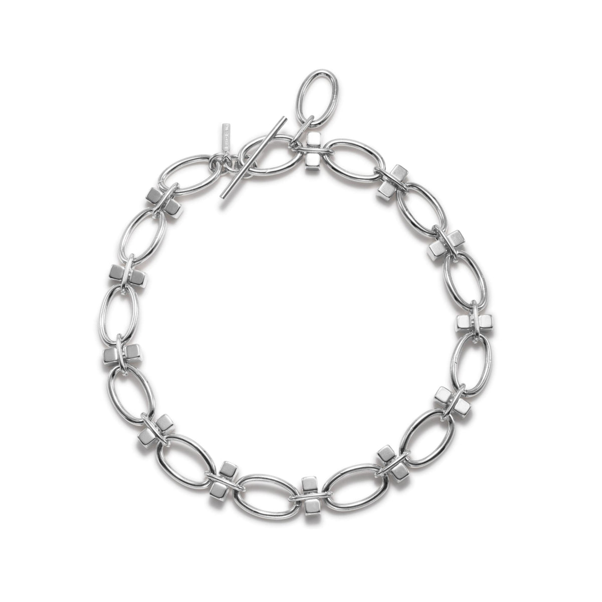 Los plata Reign Collier collar de JAREDJAMIN Joyería Online features large oval links y small square connectors in plata-plated brass, forming a pulido, reflective circle secured con a toggle clasp.