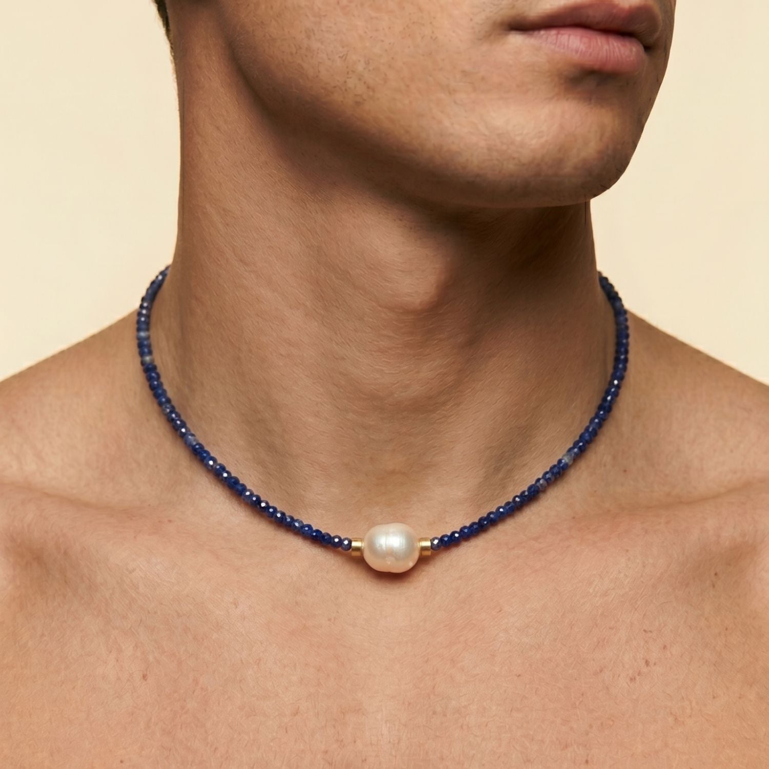 Los Rowan collar Lapis Lazuli de JAREDJAMIN Joyería Online features deep blue lapis beads, a large freshwater perla flanked by oro spacers, y a oro adjustable clasp—an elegante layering piece for any look.