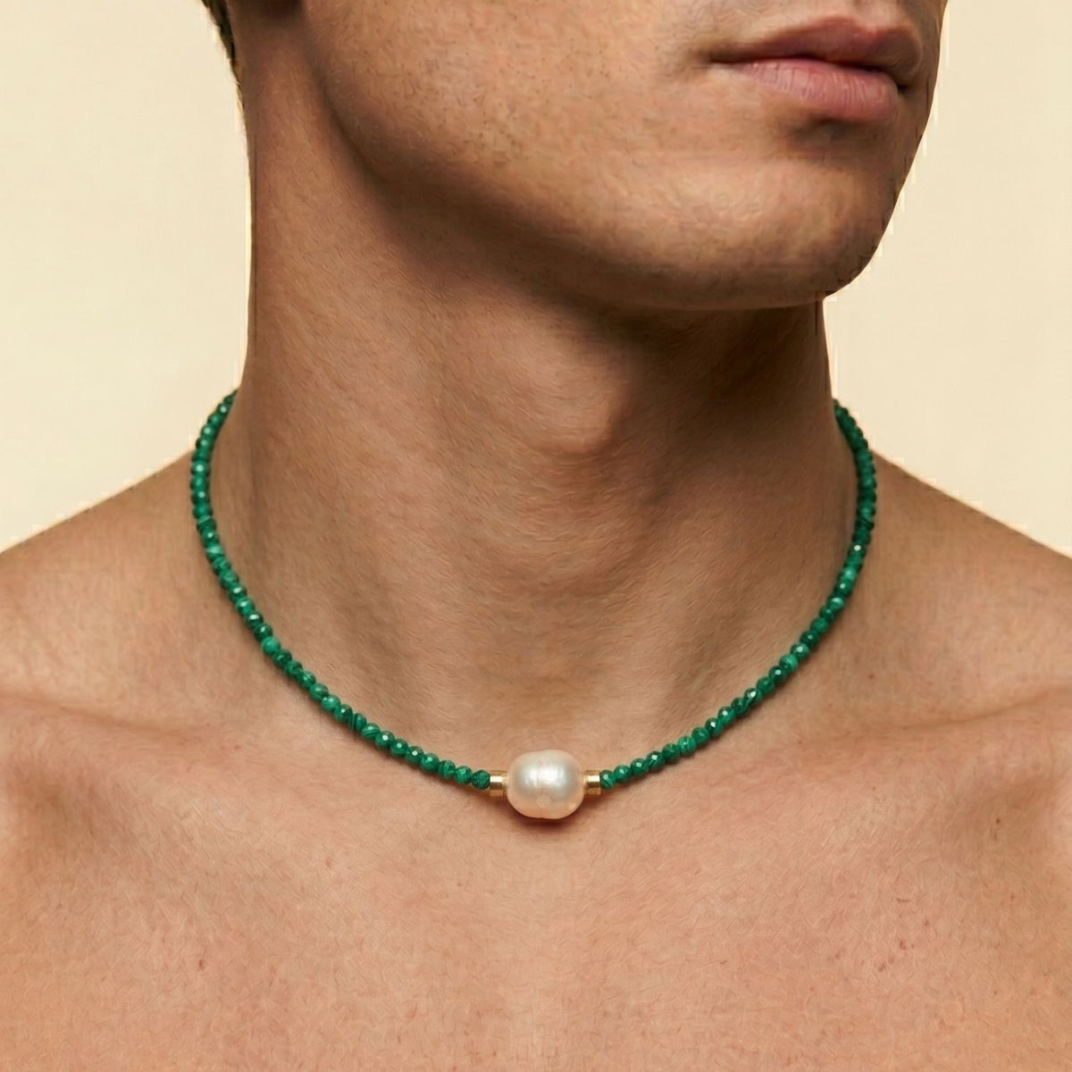Collar de serbal con malaquita