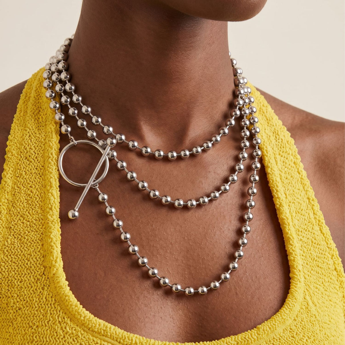 Collar de plata con constelación de órbita