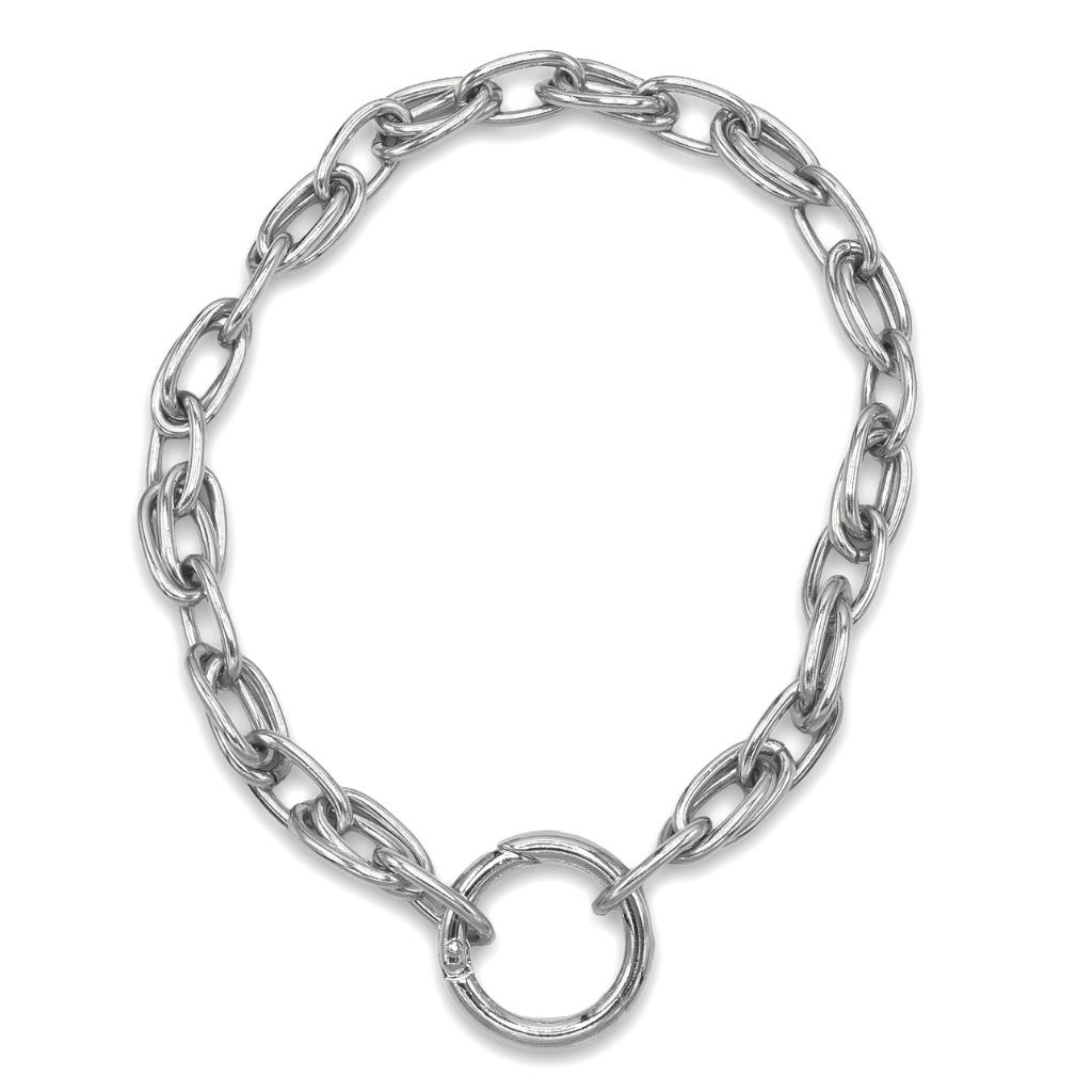 Los plata Everly Every-Other collar de JAREDJAMIN Joyería Online features large, brillante oval links forming a audaz metallic circle, highlighted by a larger center anillo—a striking piece that stands out against a fondo blanco.