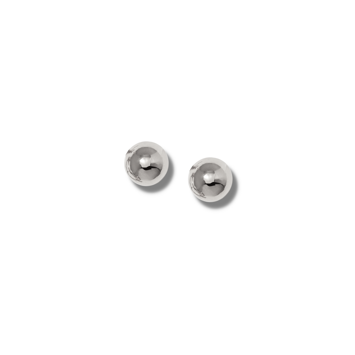 Los plata Orbita pendiente de botón Post pendientes de JAREDJAMIN Joyería Online presentan two small, brillante, rounded pendientes de botón plated in white rhodium, exhibido sobre a plain fondo blanco con faint rightward shadows.