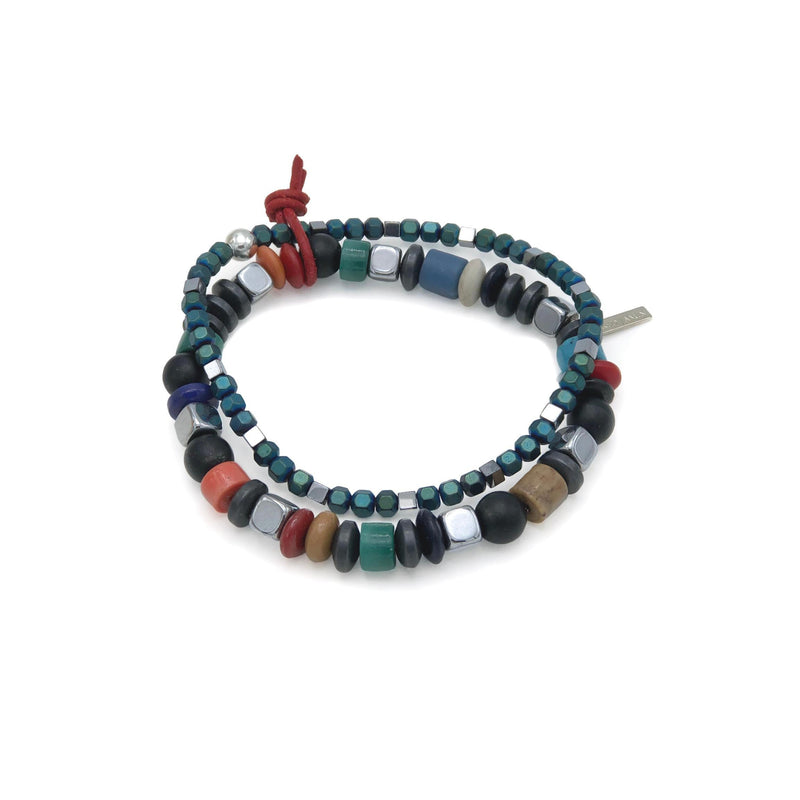 Sloan スクエア Stretch ブレスレット Set JAREDJAMIN製 ジュエリーオンライン 特徴とする colorful ラウンドとスクエア teal, レッド, グリーン, ブラック onyx 宝石,とシルバー beads 付きの レッド knotとmetallic tagのためのa chic, eclectic style.