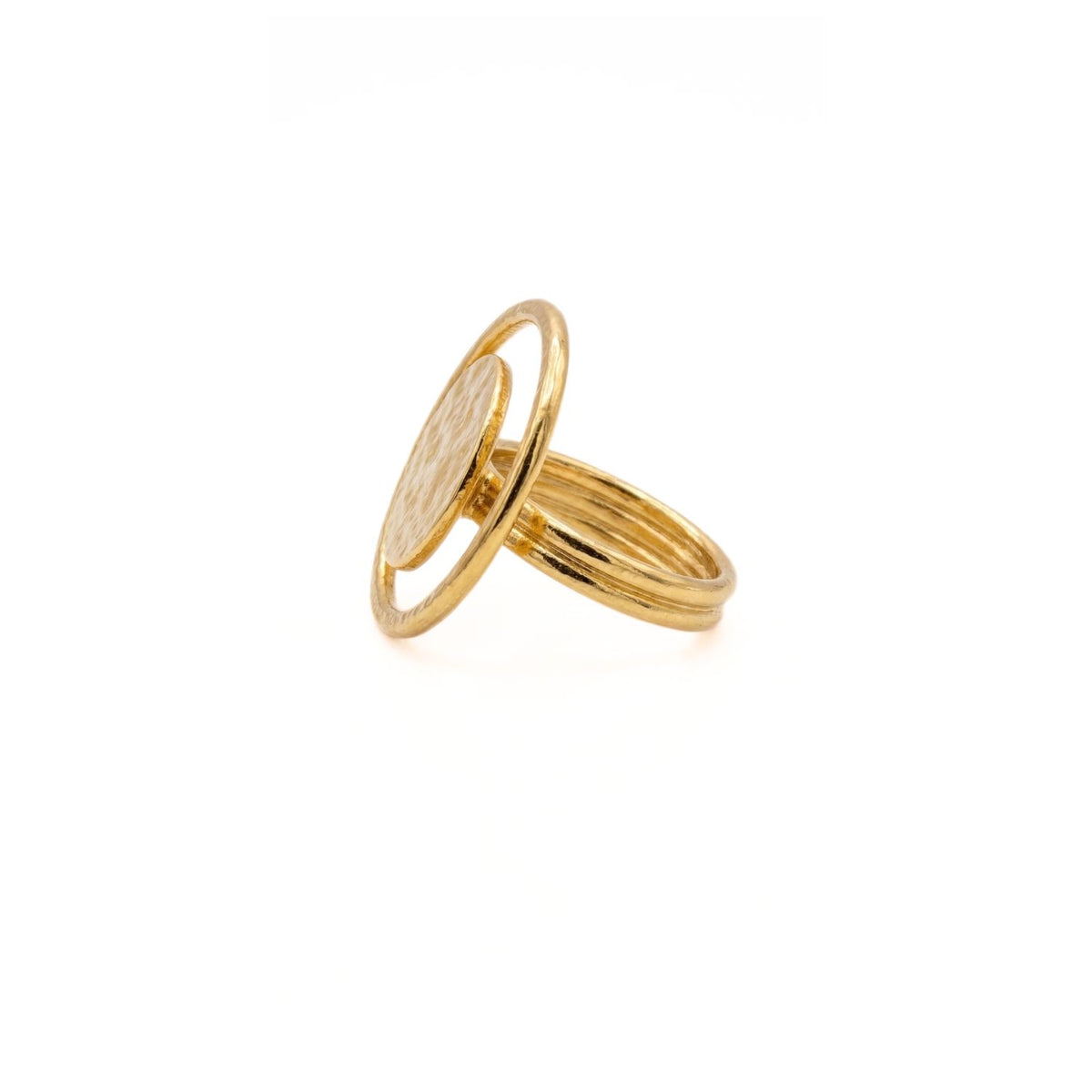 Profile view of the Size 5.5 Small Peacock Eye anillo in 18k oro plate, showing the sculptural quality of the artisanal-crafted design.