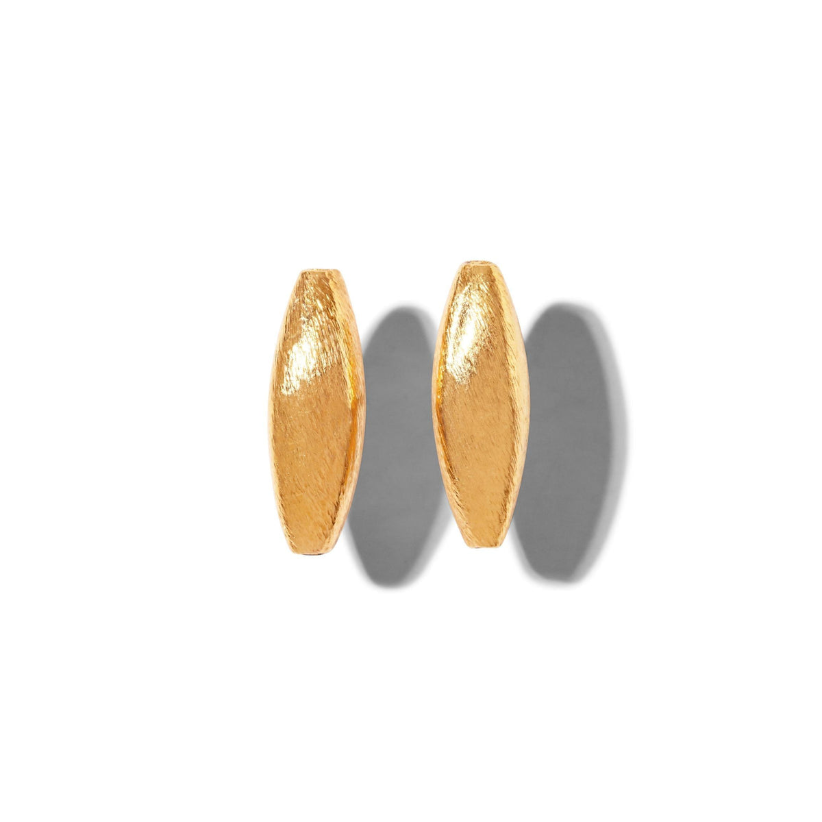 Two oval Zeppelin or puce Post boucles d'oreilles par JAREDJAMIN Bijoux en Ligne stand upright sur un fond blanc, casting soft gray shadows. Their 18K goldplated, brush-texturé surfaces have a mat finish pour un subtly reflective look.
