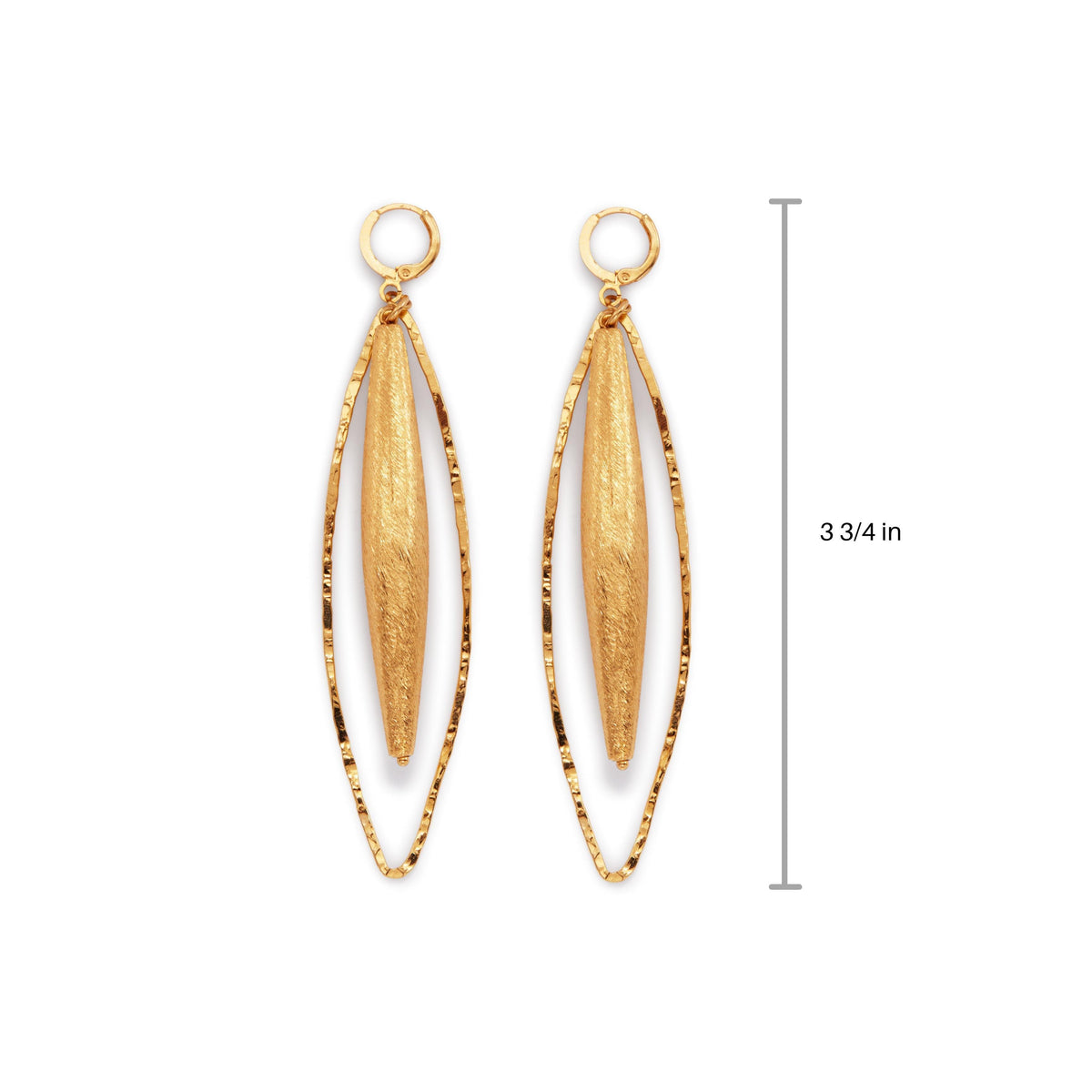 Los Zeppelin Hailey oro Leverback pendientes de JAREDJAMIN Joyería Online presentan 18K oro plating, a texturizado teardrop inside a hammered oval halo frame, y measure 3 3/4" long con small round aros at the top.