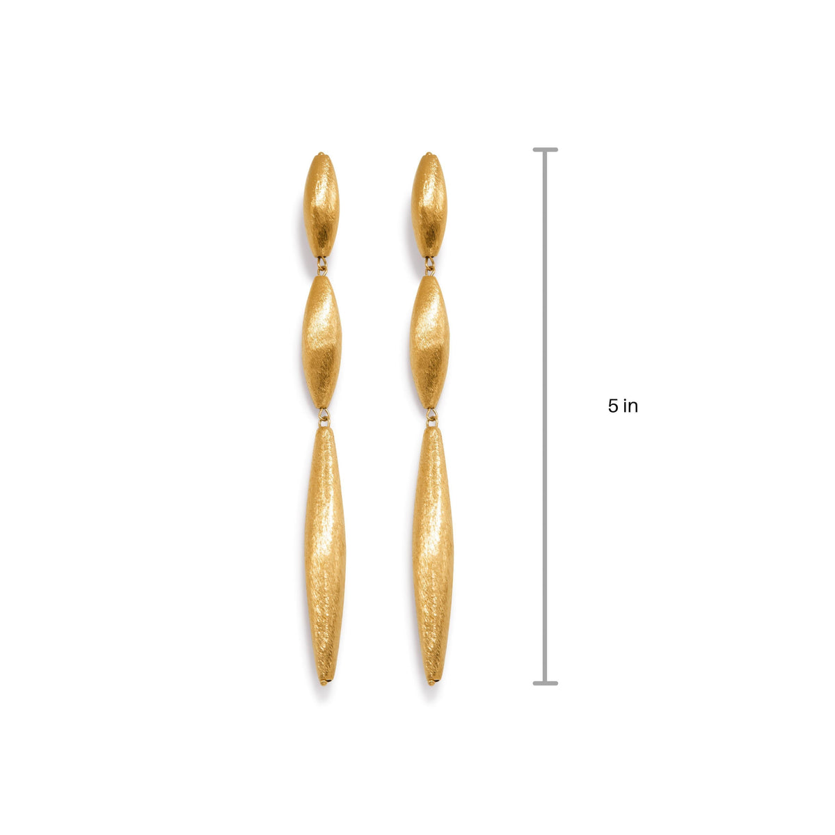 plaqué or Zeppelin Isla Three pendante boucles d'oreilles par JAREDJAMIN bijoux, 18K avec brushed finish et audacieux, elongated ovals. Artisanal small-batch/West Hollywood, sustainable de luxe, signature texture. Gleaming on white backdrop.