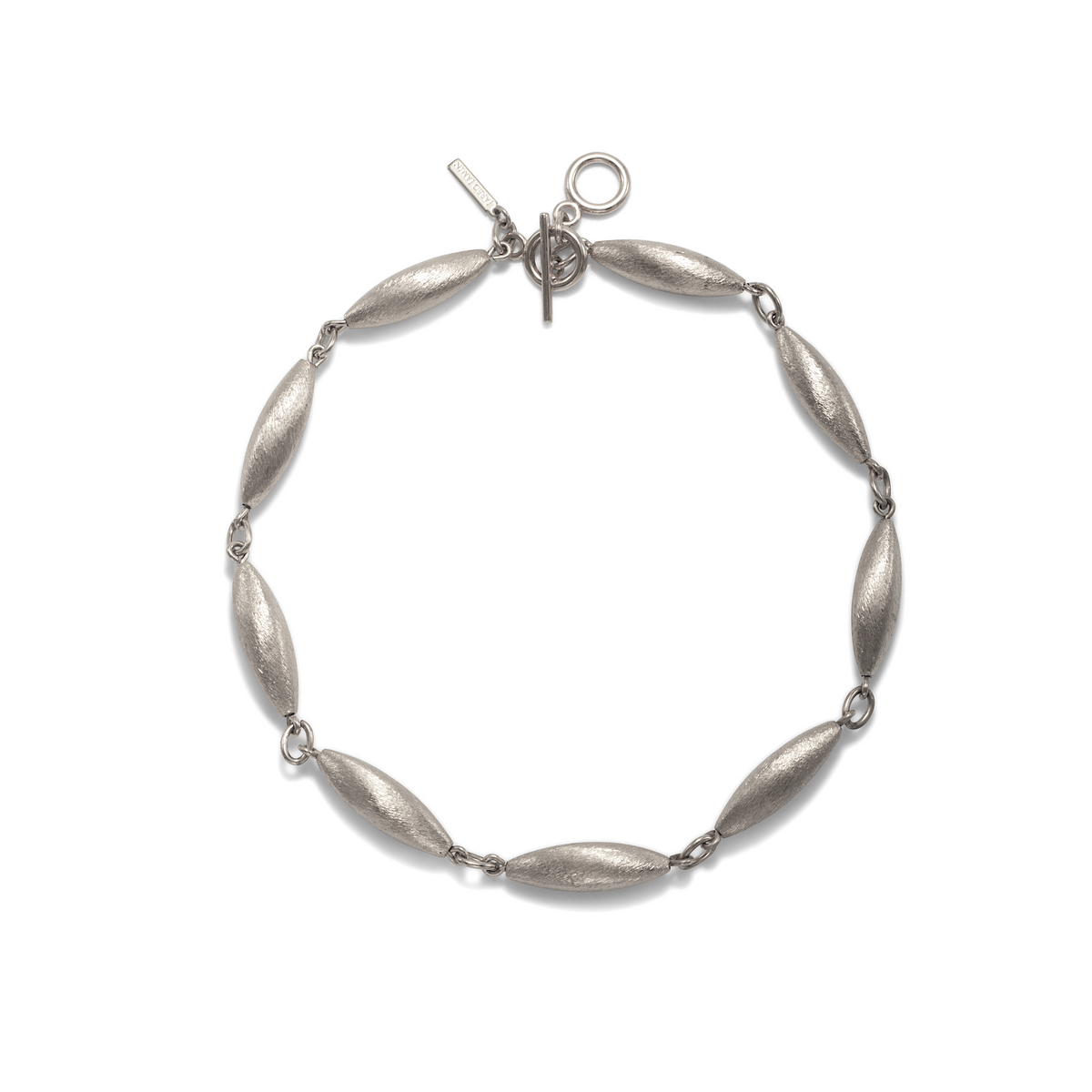 plata collar con eight oval, blimp bead-inspired beads con a brushed, texturizado finish linked by small anillos y a toggle clasp. JAREDJAMIN Essential: Artisanal Craftsmanship Small-batch/West Hollywood, Sustainable de lujo, Signature Texture.