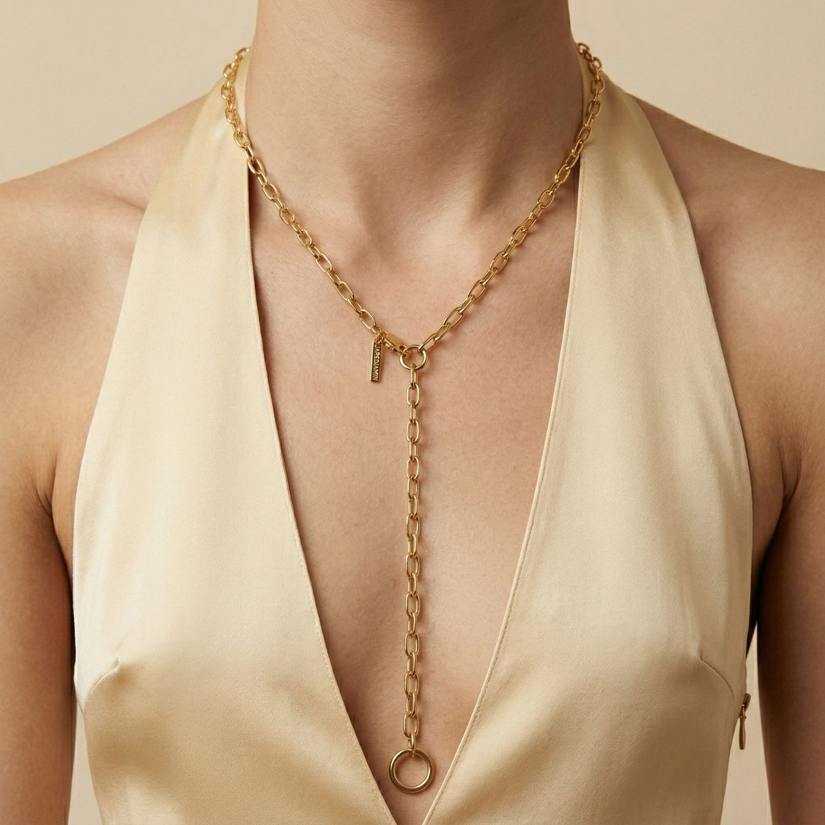 Collar de reacción en cadena de oro