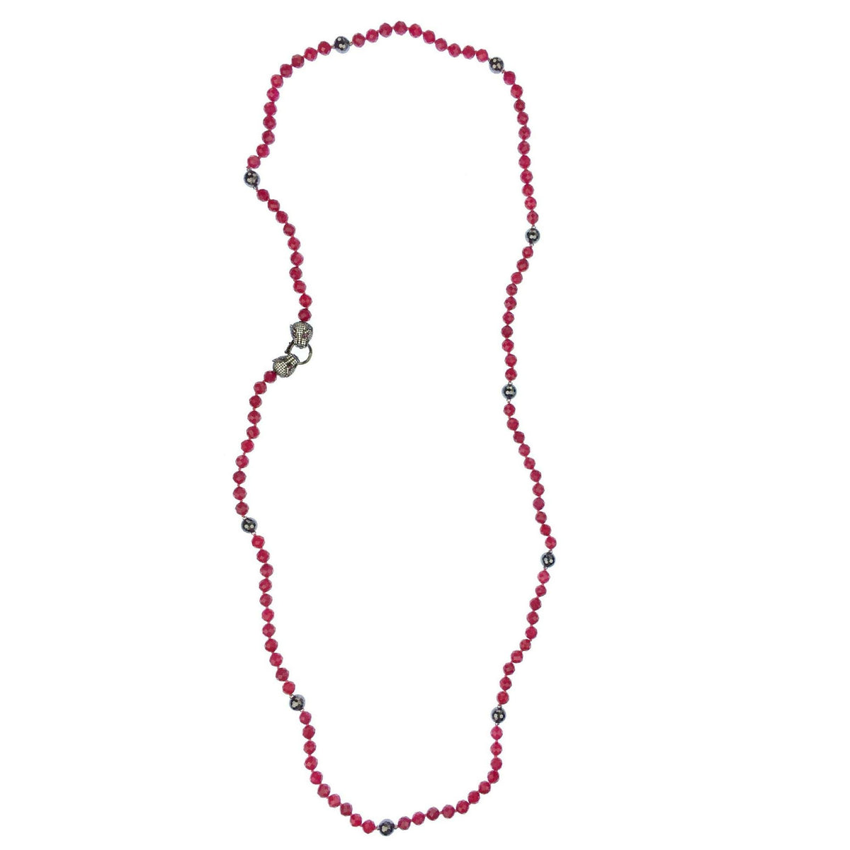 Los Prying Panthers collar de JAREDJAMIN Joyería Online is a long raspberry Quartz strand con small round red beads, plata accents, y a striking bow-shaped ornament adorned con clear stones for added elegance.