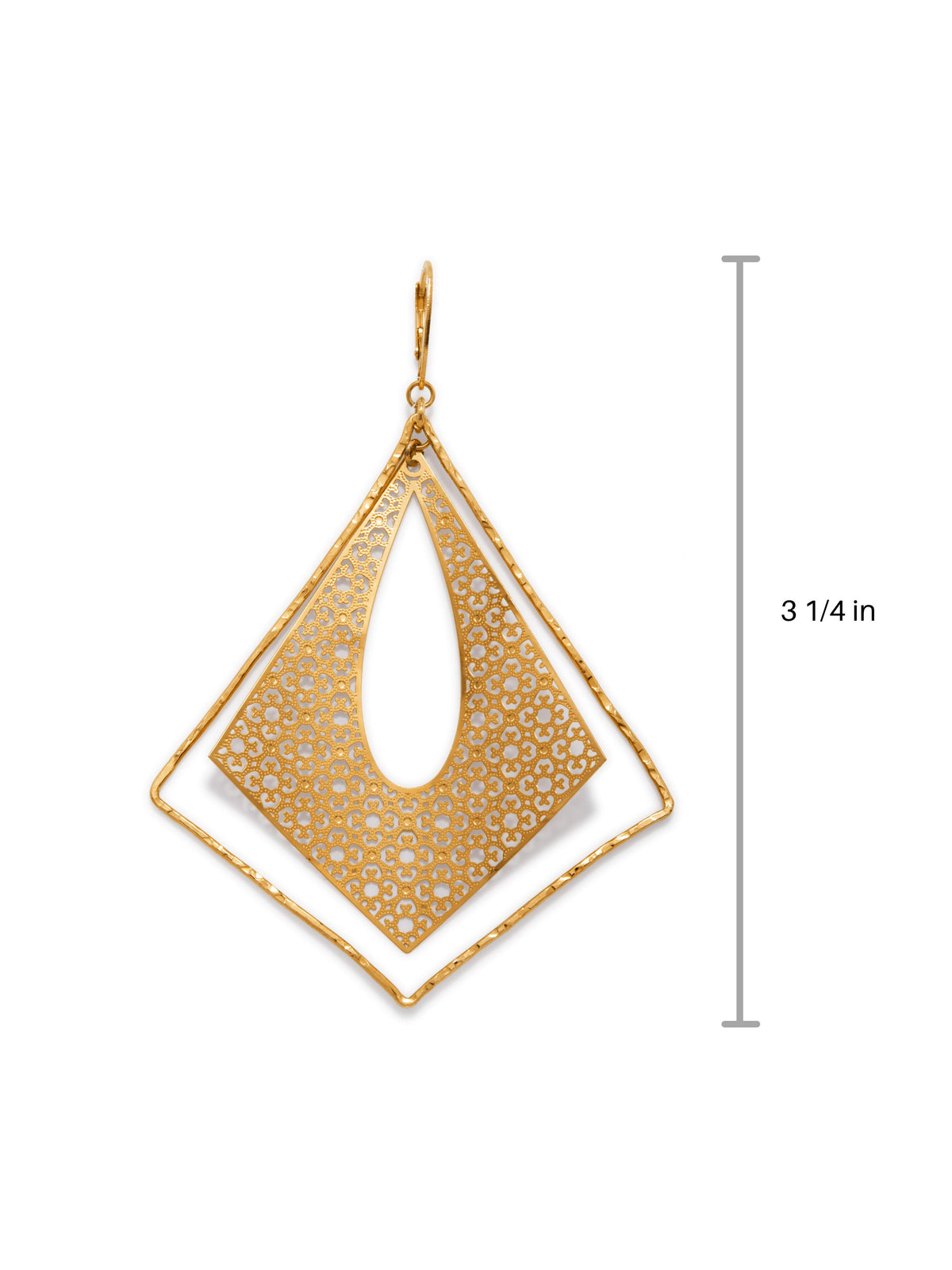 Tudor Temptations or Leverback boucles d'oreilles par JAREDJAMIN Bijoux en Ligne, crafted avec 18K or plating, showcase a diamant-shaped filigree design avec teardrop cutout et hang 3¼" long from secure leverbacks.
